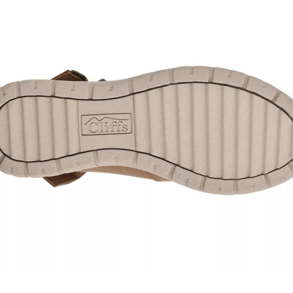 White Mountain Hope Booties size 9.5. Brand new in box. Color is tan. - Picture 4 of 5